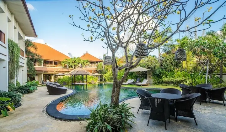 Кута: 16 bedroom villa river side Legian