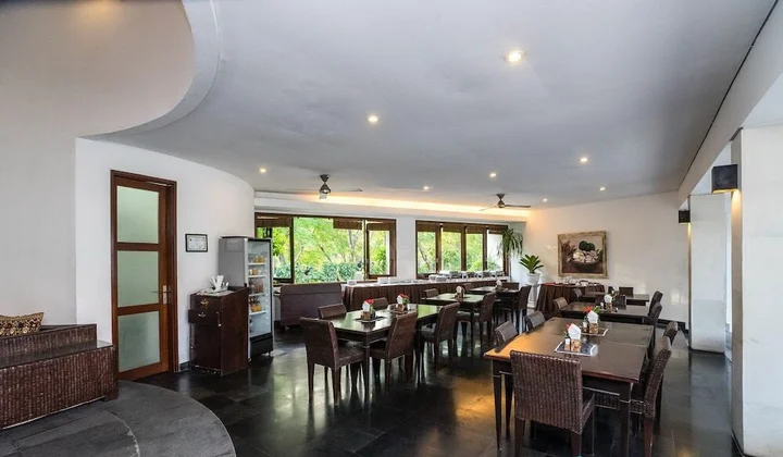 Кута: 16 bedroom villa river side Legian