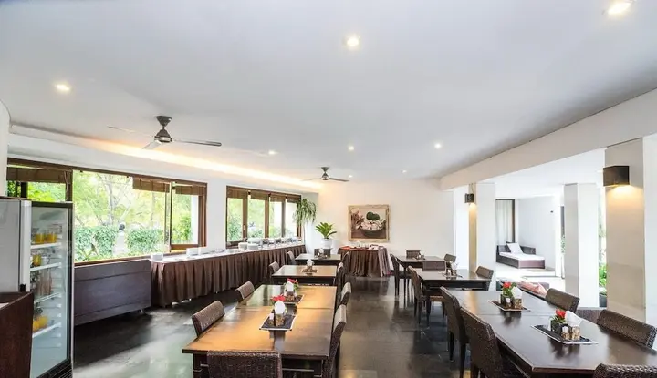 Кута: 16 bedroom villa river side Legian