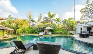 Кута: 16 bedroom villa river side Legian
