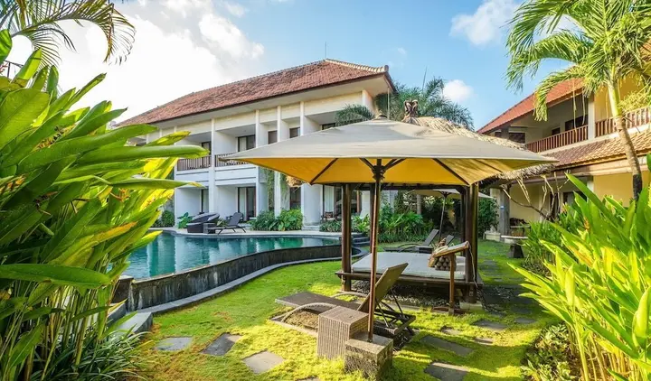 Кута: 16 bedroom villa river side Legian