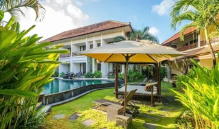 Кута: 16 bedroom villa river side Legian