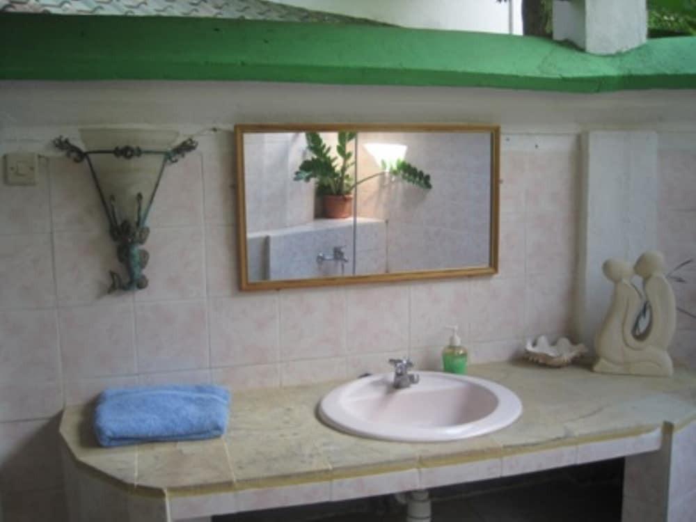 Тембок: Tejakula Ocean Beach House2bd2baacbreakfast