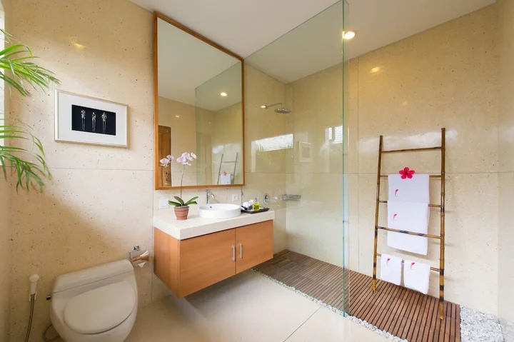 Кута: Villa 5 Br - 2 min Walk From Kudeta