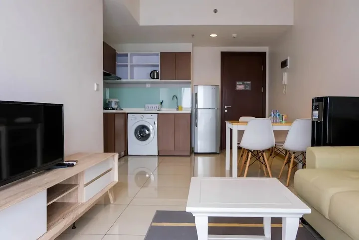 Legok: Luxurious and Elegant 2BR Apartment M-Town Signature
