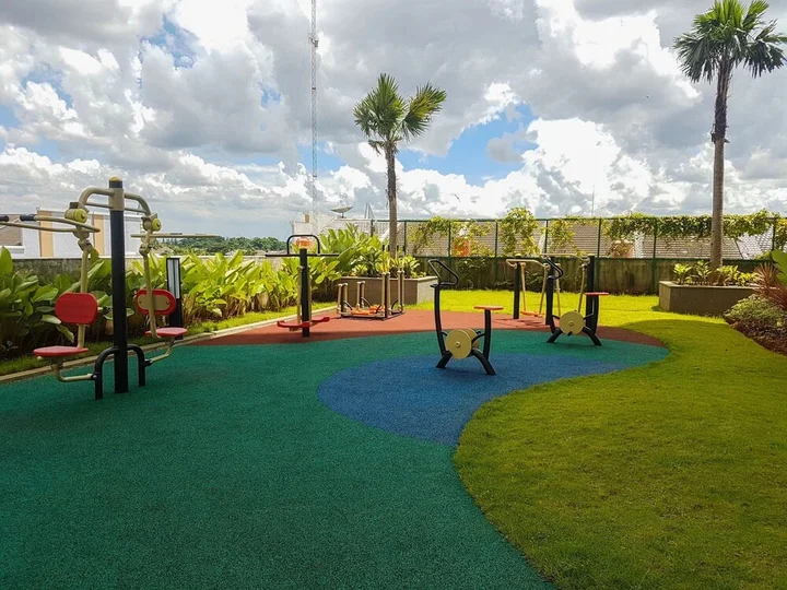 Legok: Modern Stylish And Spacious 2br M-Town Signature Apartment