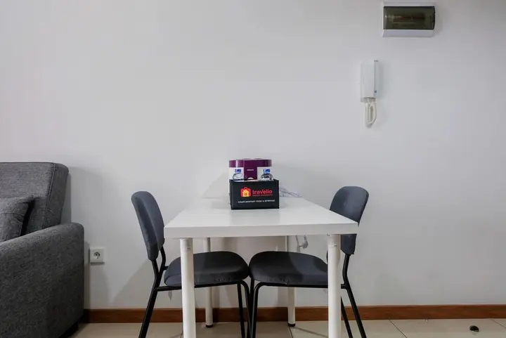 Legok: Cozy and Graceful 1BR Apartment at M-Town Signature