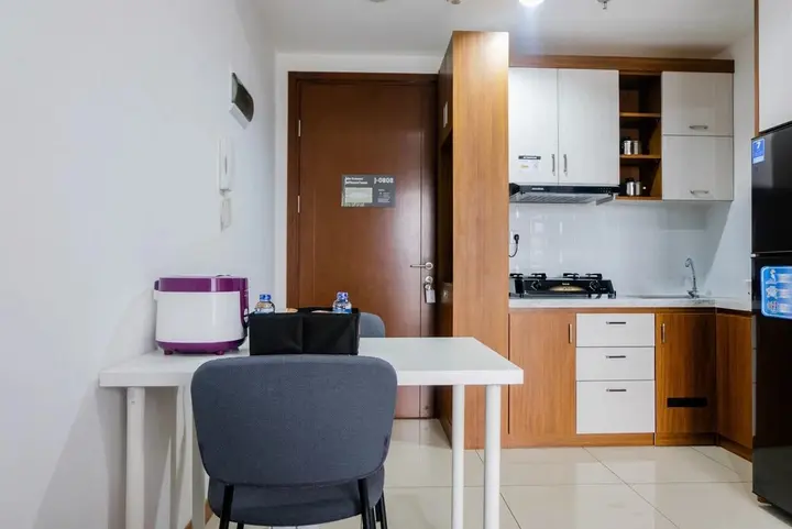 Legok: Cozy and Graceful 1BR Apartment at M-Town Signature