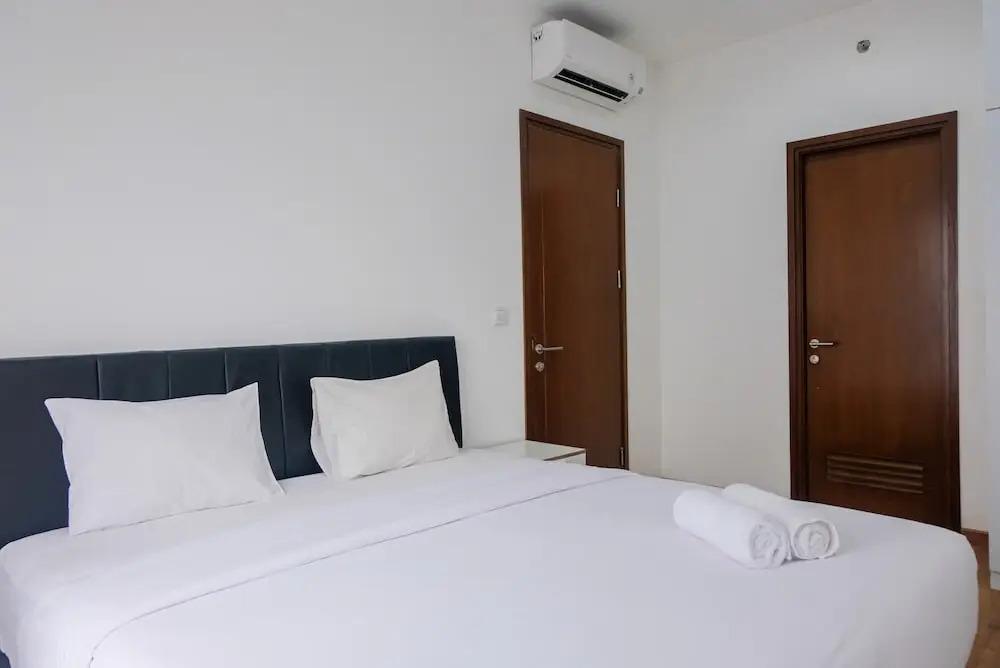 Legok: Cozy and Graceful 1BR Apartment at M-Town Signature