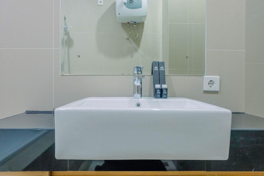 Чикаранг: Premium Spacious Studio Apartment @ Azalea Suites Cikarang