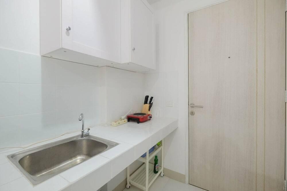 Чикаранг: Minimalist Studio at Azalea Suites Cikarang Apartment