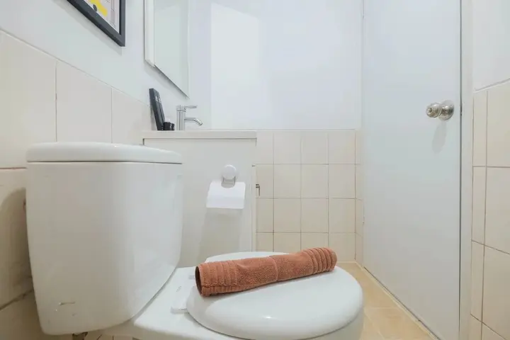 Чикаранг: Minimalist Studio at Azalea Suites Cikarang Apartment