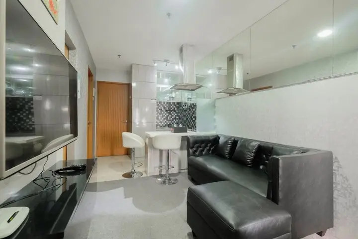 Well Appointed 1BR Apartment at Cinere Bellevue Suites — фото 1