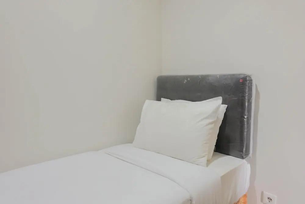 Legok: Pool View 3BR Apartment at Asatti BSD City