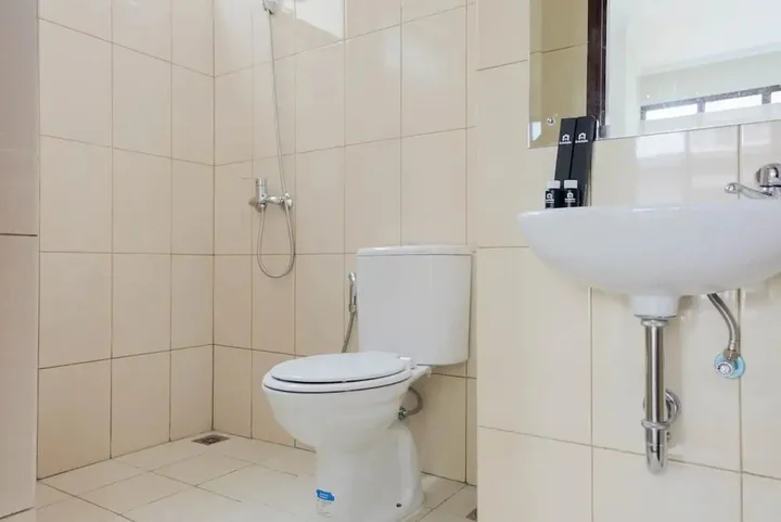Legok: Pool View 3BR Apartment at Asatti BSD City