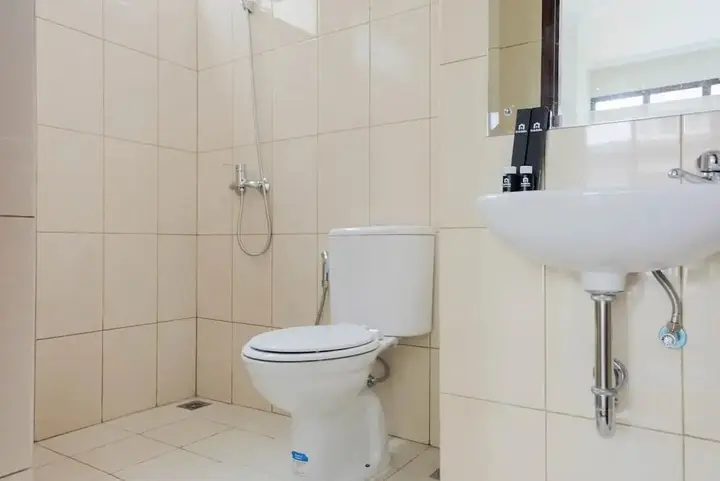 Legok: Pool View 3BR Apartment at Asatti BSD City