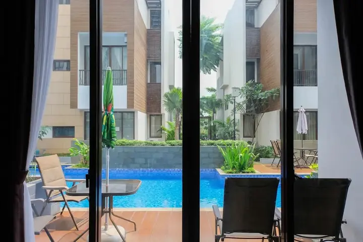 Legok: Pool View 3BR Apartment at Asatti BSD City