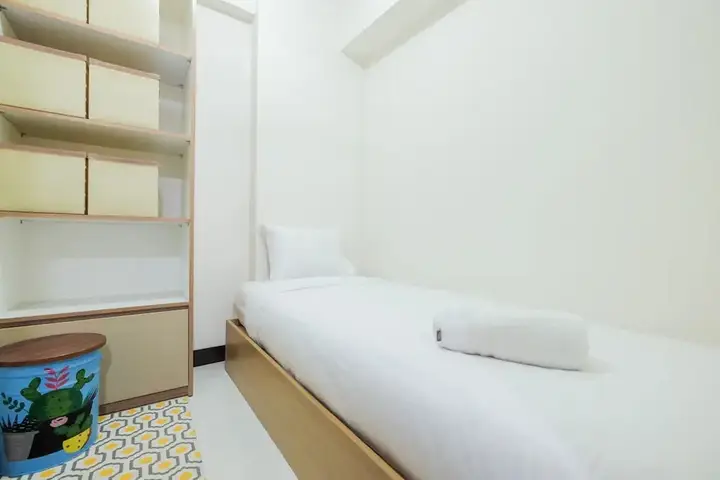 Spacious and Comfortable 2BR Cinere Resort Apartment — фото 3