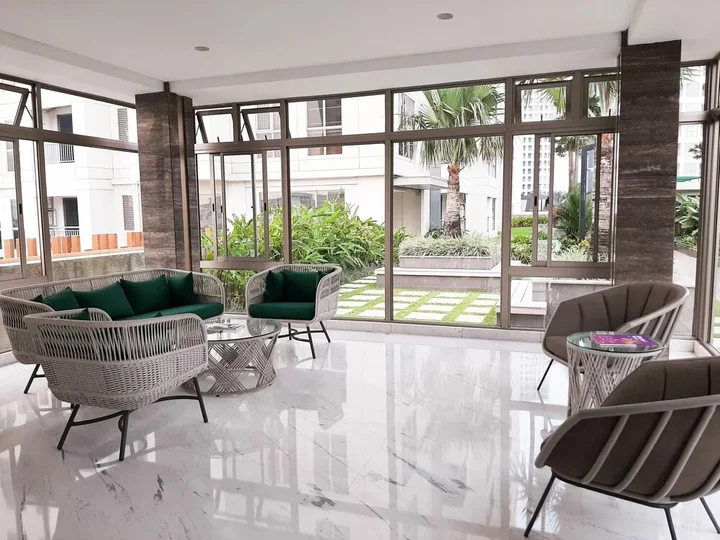 Legok: Highest Value 1BR Apartment at M-Town Signature