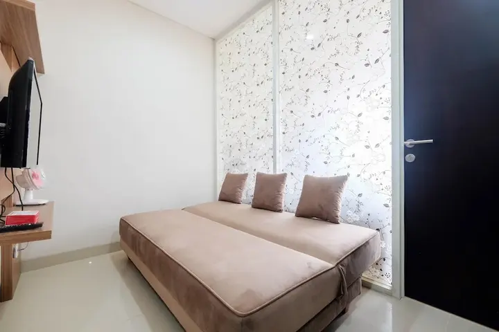 Депок: Warm and Homey 1BR Apartment at Atlanta Residences By Travelio
