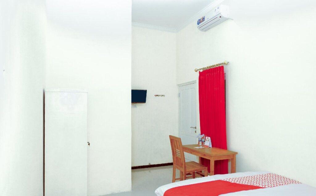 Маланг: Emas 23 Guest House By OYO Rooms