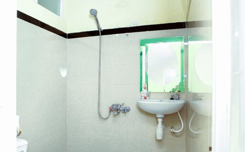 Маланг: Emas 23 Guest House By OYO Rooms