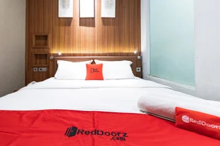 Медан: RedDoorz Premium near Centre Point Mall Medan