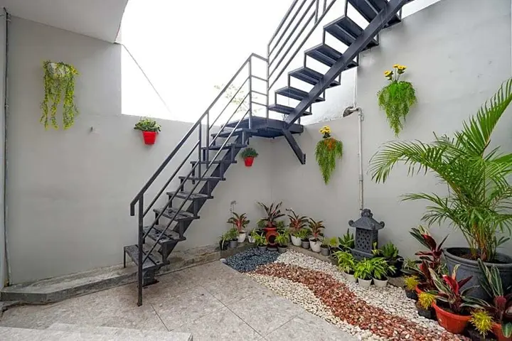 Суракарта: OYO 2545 Maddava House