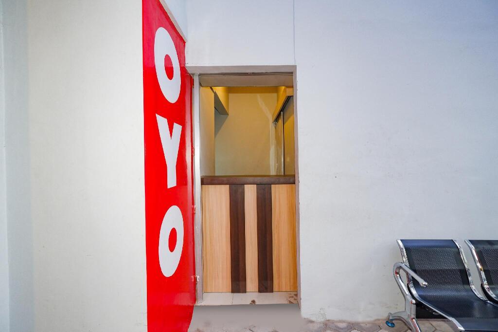 Суракарта: OYO 2545 Maddava House