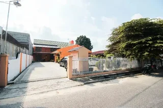 Пеканбару: Oyo Life 2597 Km Kost