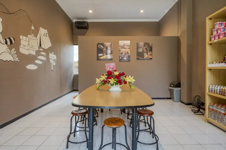 Маланг: RedDoorz Hostel near Malang Train Station 3