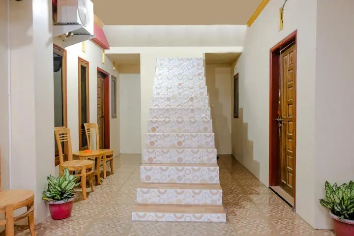 Маланг: OYO 2986 D and a Guesthouse Syariah And Rent Car
