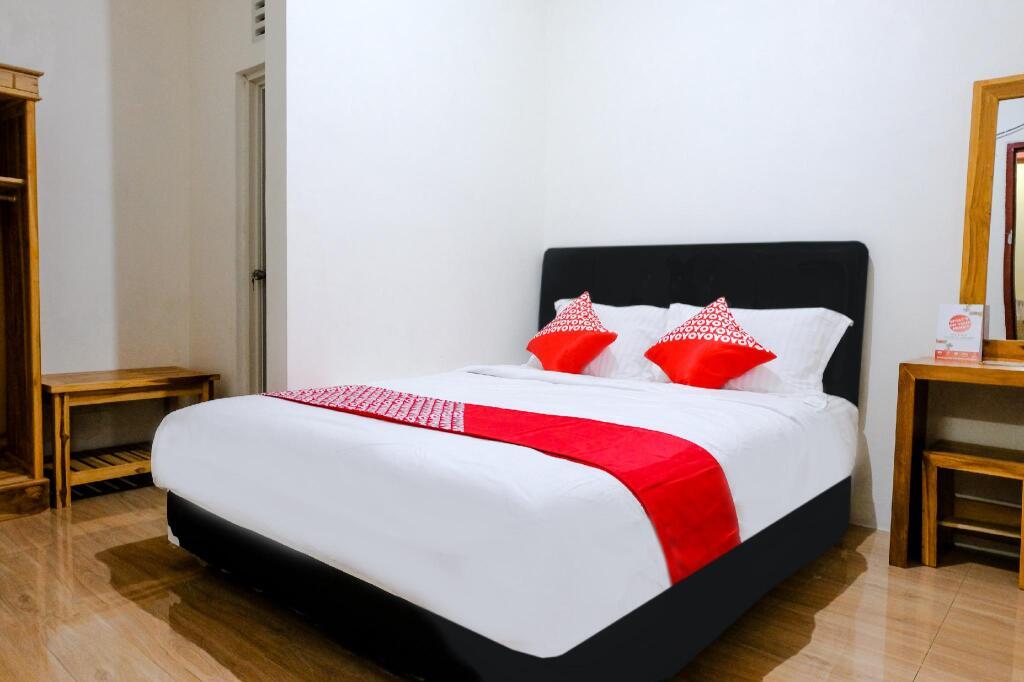 OYO 2986 D and a Guesthouse Syariah And Rent Car — фото 3