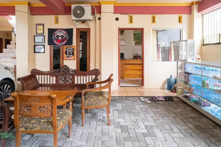 Маланг: OYO 2986 D and a Guesthouse Syariah And Rent Car