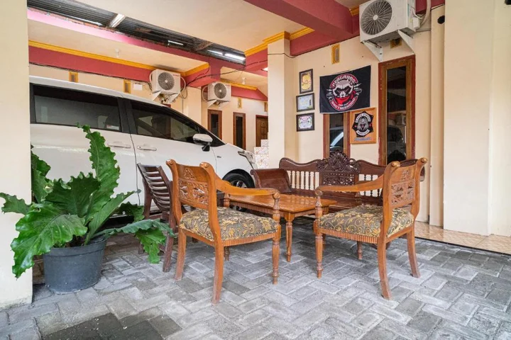 Маланг: OYO 2986 D and a Guesthouse Syariah And Rent Car
