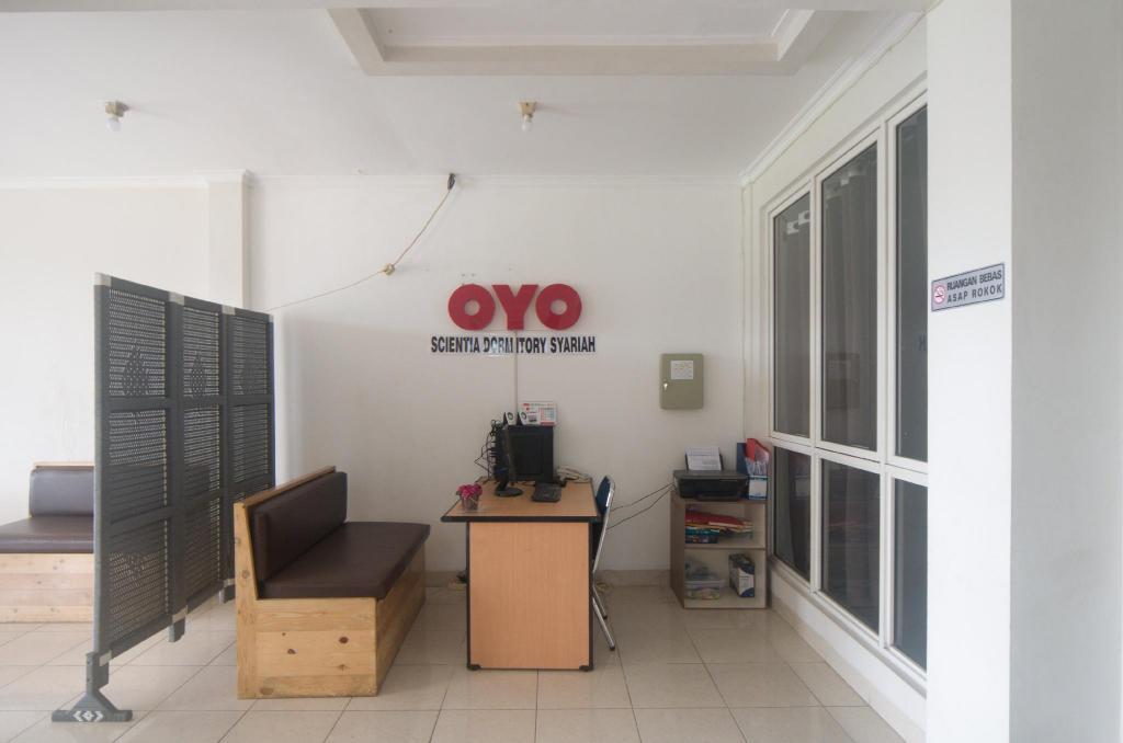 Legok: OYO 3049 Scientia Dormitory Near RS Bethsaida