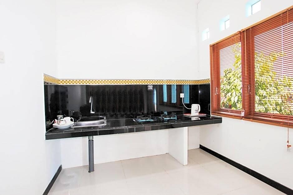 Маланг: OYO Life 3183 Kost Putri Biru Sigura-gura