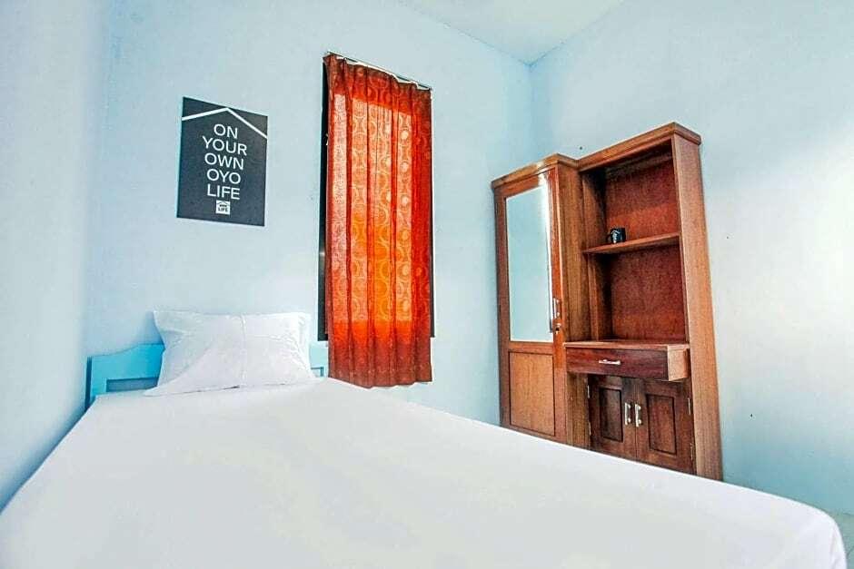 Маланг: OYO Life 3183 Kost Putri Biru Sigura-gura
