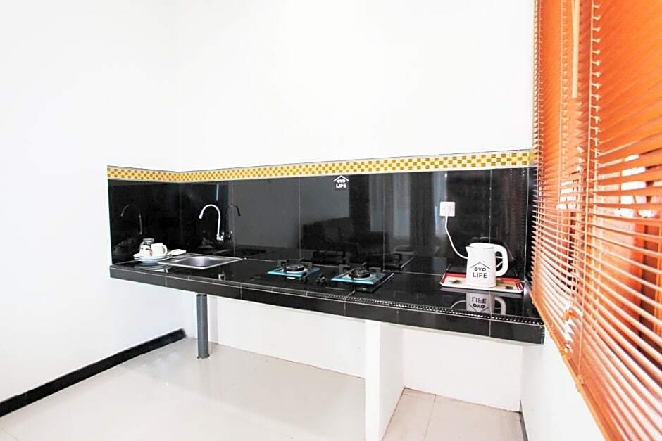 Маланг: OYO Life 3183 Kost Putri Biru Sigura-gura
