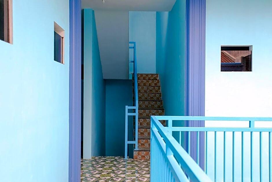 Маланг: OYO Life 3183 Kost Putri Biru Sigura-gura