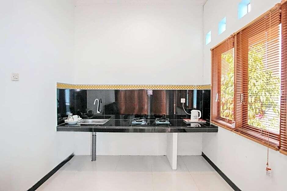 Маланг: OYO Life 3183 Kost Putri Biru Sigura-gura
