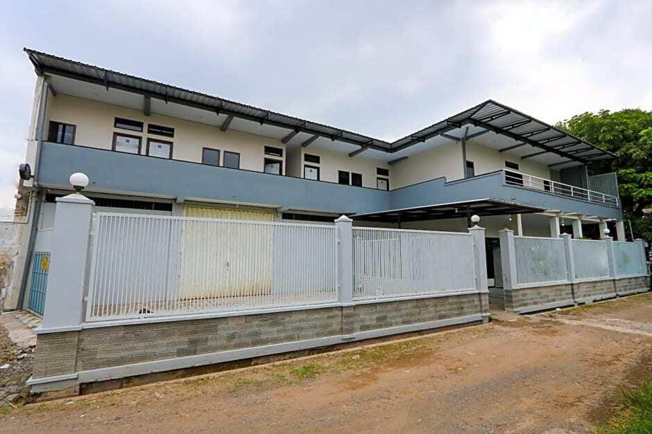 Джембер: OYO Life 3187 Kost Putri Bu Chris