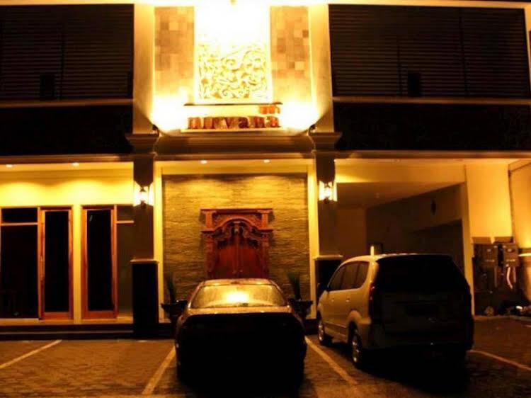 Депок: Nirvana Inn