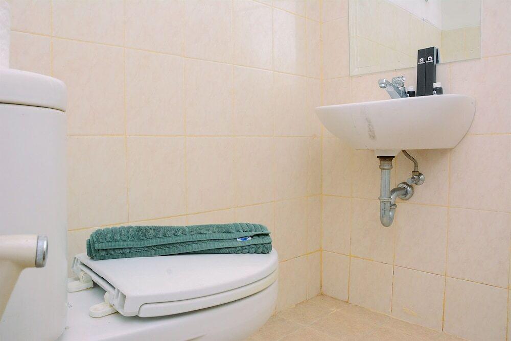 Депок: 2BR Apartment at Park View Condominium near Universitas Indonesia