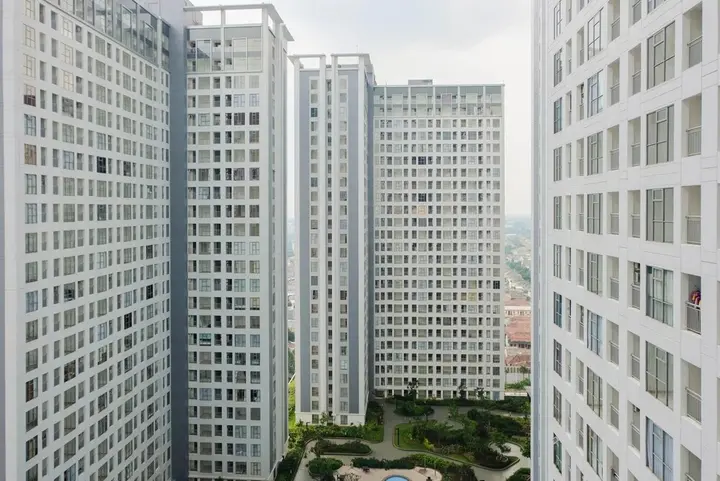 Legok: 2br Apartment with Study Room at M-Town Residence