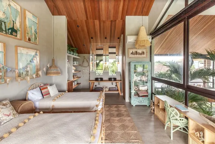 Чангу: Exceptional Architect's 5BR Villa, an Oasis Gem in Canggu Centre