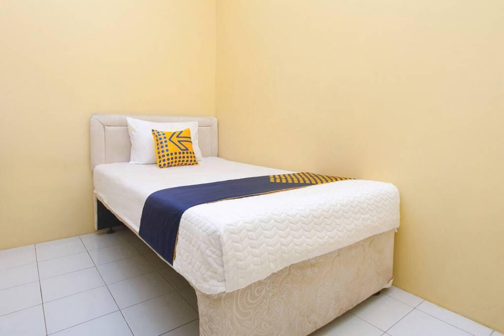 SPOT ON 2830 Azka Guest House Syariah — фото 6