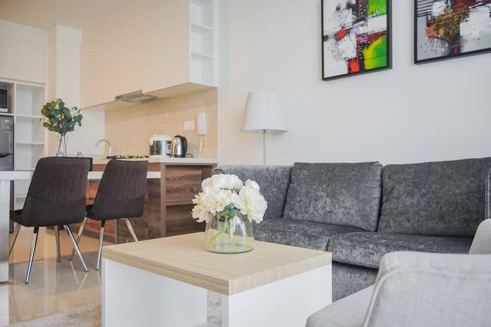 Comfortable 1BR Apartment at Marigold Nava Park — фото 5