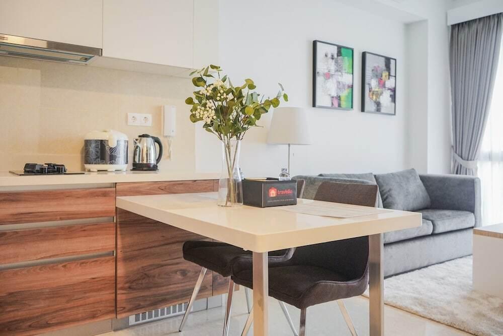 Legok: Comfortable 1BR Apartment at Marigold Nava Park