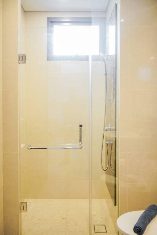 Legok: Comfortable 1BR Apartment at Marigold Nava Park